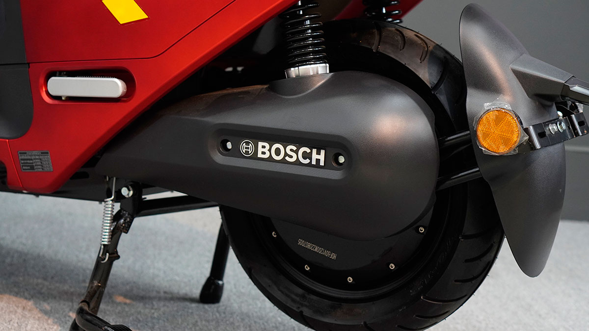 Động cơ công nghệ Bosch không chổi than 1.200W
